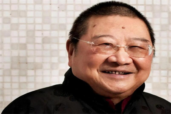 倪匡和倪震是什么关系?父子关系(儿媳是周慧敏)