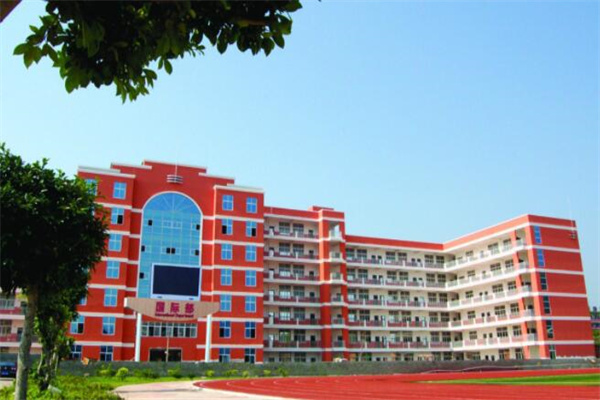 封闭式学校一年多少钱?最低一万元起(包吃包住)
