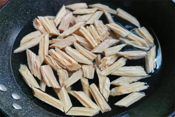 腐竹怎么泡最快最松软?盐水泡法(可使用微波炉)