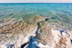 世界上最低的湖泊：死海(海拔为-430.5米)
