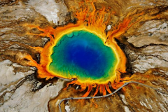 世界上最大的火山：黄石公园超级火山(面积7988平方千米)