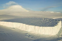 世界上最大的高原：南极冰雪高原(为1280万平方公里)