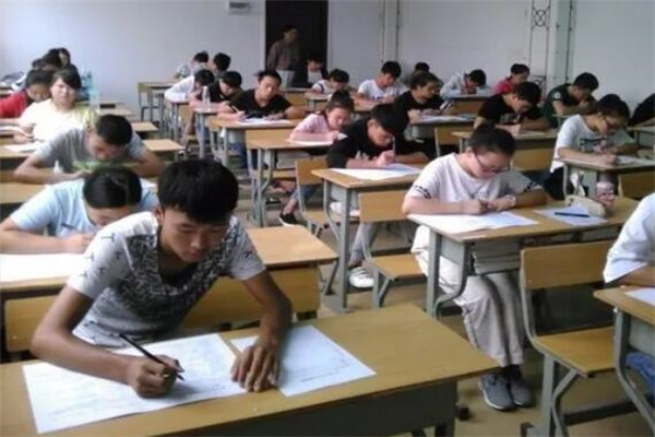高三补习班半年多少钱?最低一万元(收费标准不同)
