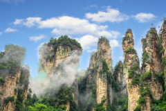 张家界旅游需要多少钱?一人三天2000元(10月景色最佳)