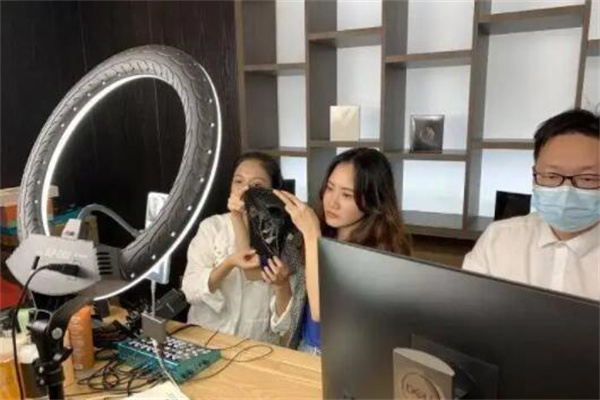 怎么把直播间人气做起来?掌握这四点(做好粉丝维护)