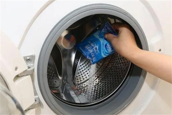 洗衣机清洗的正确方法：三种清洗方法(干净又耐用)