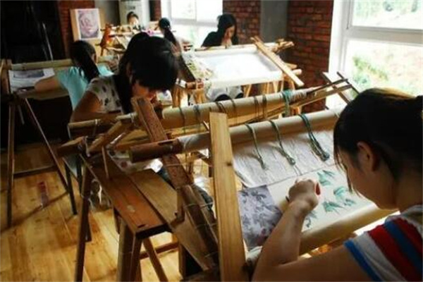 工艺美术专业学什么?工艺美术等方面基本知识(熟悉造型规律)