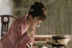 祖母死前告诉明兰的真实身份：无其他身份(小说中为穿越人士)