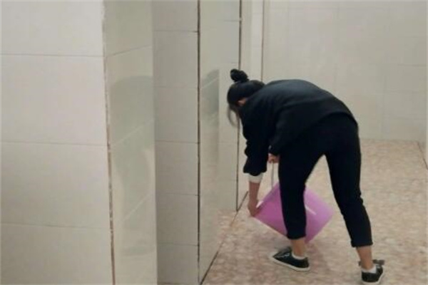 厕所堵了用什么通最方便最快?四个实用方法(建议收藏使用)