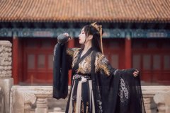 等什么君真人照片：极具古风美(擅长弹唱国风类歌曲)