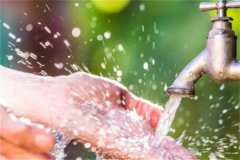 一吨水多少钱?居民生活用水2.80元/吨(不同地方价格不同)