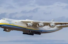 世界上最大的飞机：安-225运输机(机长84米/机翼88.74米)