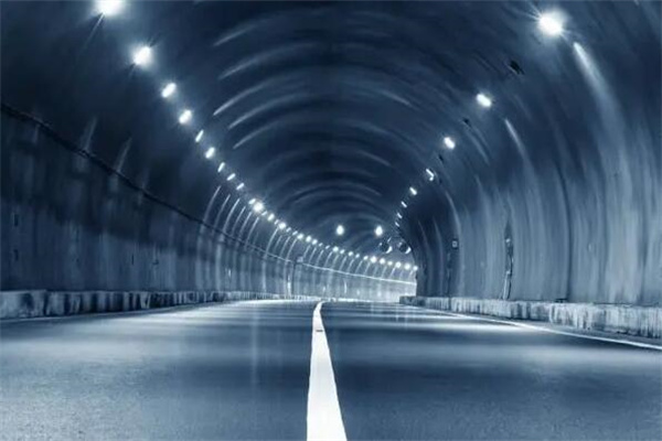 隧道效应：由微观粒子波动性所确定的量子效应(势垒贯穿)