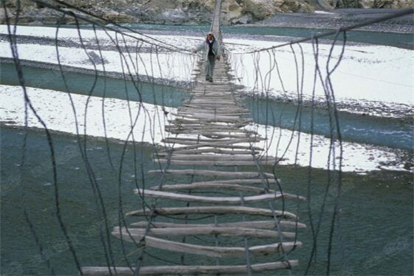 世界上最恐怖的桥：胡塞尼吊桥(位于巴基斯坦境内)