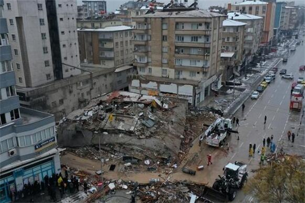 土耳其7.8级地震伤亡人数：遇难人数或超两万(两次强地震)